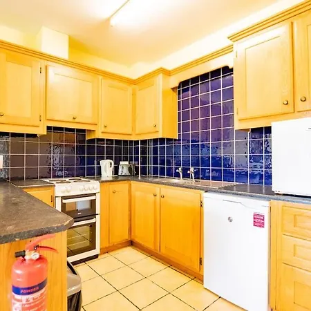 81 - Affordable 3 Bed With Parking Appartement