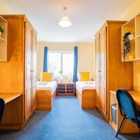81 - Affordable 3 Bed With Parking Appartement