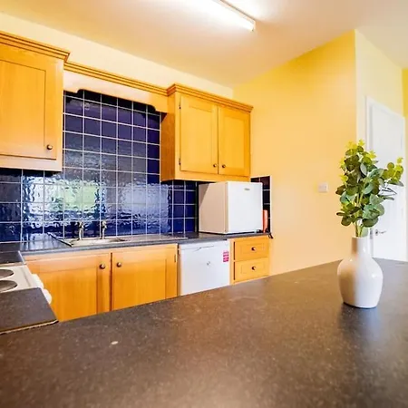 81 - Affordable 3 Bed With Parking *