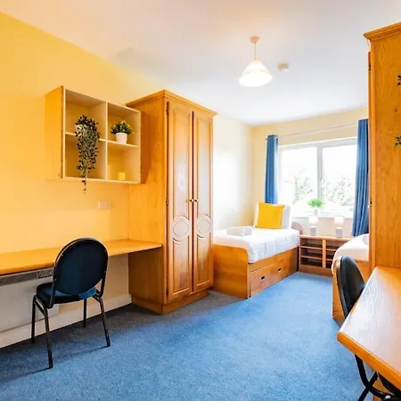 81 - Affordable 3 Bed With Parking *