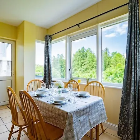 Apartment 81 - Affordable 3 Bed With Parking