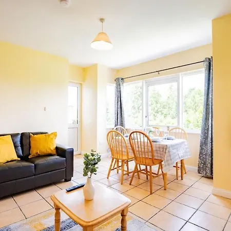 81 - Affordable 3 Bed With Parking *